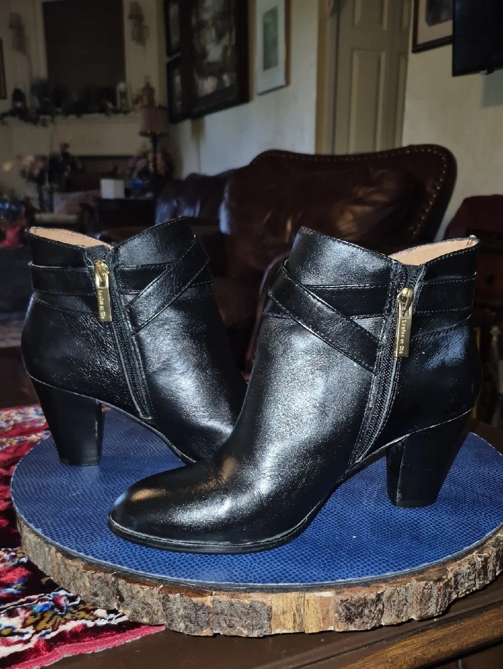 Louise et Cie Black Leather Ankle Booties with Buckle Detail Sz 7. (#812S)